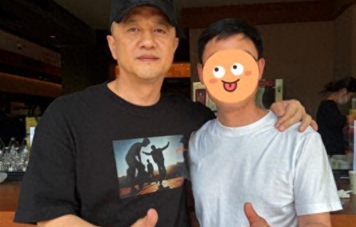 李亚鹏昆明民宿开业，演员周杰也来捧场了！俩人20年交情真没白费