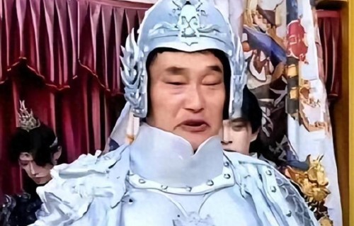 身家千万却让女儿送快递，大钱不交老婆管，大衣哥远比想象中清醒