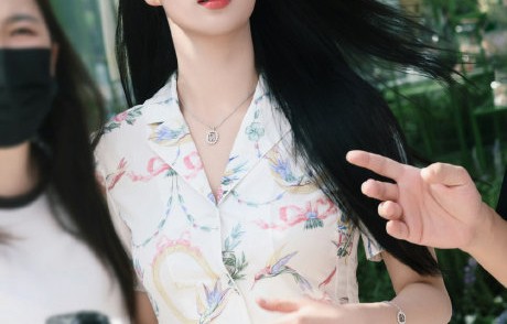 王楚然绊了一下反而出了神图事件对她的演艺事业有什么影响？