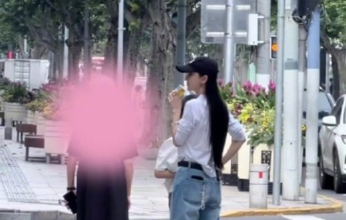 Angelababy近期带儿子小海绵出行状态如何？