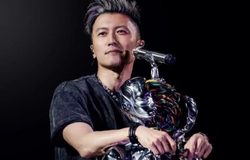 谢霆锋演唱会反差：无换装无嘉宾，全程真唱才是顶流
