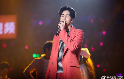 胡一天跨年演唱会被质疑假唱是怎么回事？