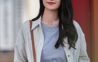 蒋依依李依然爆火，00花演技为何突然回春？
