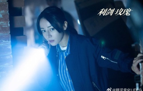 2026暑期最热女性角色有哪些共同特点？|利剑玫瑰|迪丽热巴|邓妍|反击|弧光