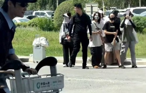 李宇春辛芷蕾高叶倪妮合照曝光！‘三火一水’星象成焦点