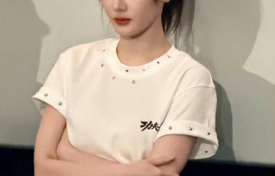 迪丽热巴在《功夫女足》香港路演中的造型有哪些亮点？