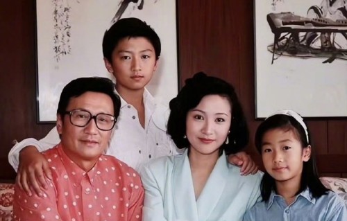 网友为什么说谢霆锋母子像姐弟？