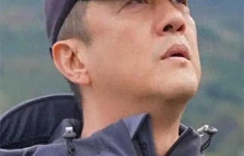 离婚不到一年，54岁的李亚鹏就迎来三大转机，真让海哈金喜说对了