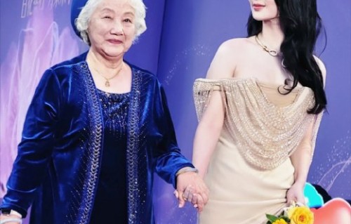 祝希娟作为首届百花奖影后，今年多大年纪？