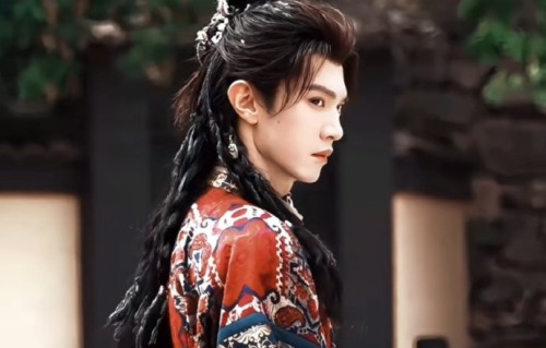 陈哲远原声台词未能亲自配音的原因是什么？