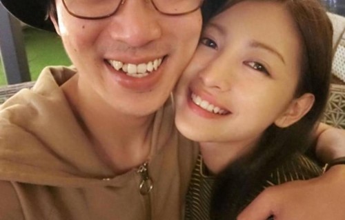 44岁香港男星被曝准备生三胎，带妻女四处找大房子，还想生个儿子