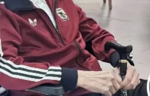 离婚31年从未结怨!狄波拉白衣送别谢贤，一幕打脸娱乐圈狗血恩怨_民间故事拾遗者