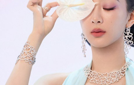 杨紫如何保持“作品即话题”的正向形象？