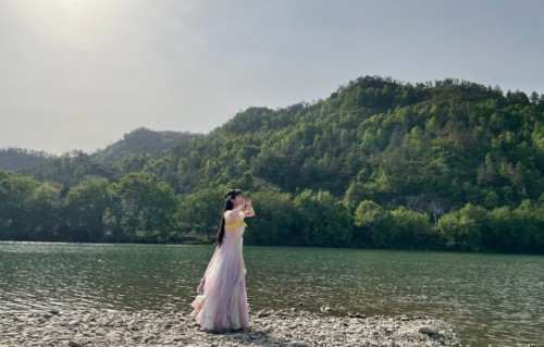 虞书欣小兰花庆生视频曝光，四年之约看哭剧粉