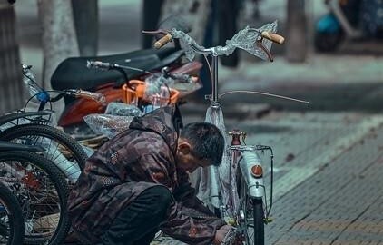 失业在出租屋三个月才懂：成年人的体面，是敢放下身段，坚持下去
