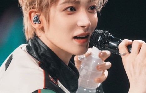 侯明昊和丁禹兮的演唱会创意到底是谁先用的？