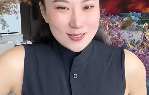 Coco再次悼念谢贤情绪决堤，痛哭掩面深躬不起，自曝吃不下睡不着