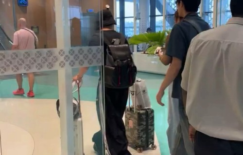 宋威龙离境马代，路人赞骨相身材一流|帅哥