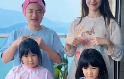 王祖蓝俩女儿近照：一个复制爸爸，一个继承妈妈高挑基因