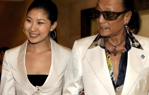 谢贤前女友Coco现状：回河南老家直播，否认获2000万分手费