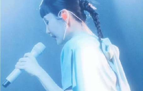 《雪崩》这首歌的创作灵感是什么