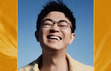 大鹏是如何从短视频创作者转型为导演的？