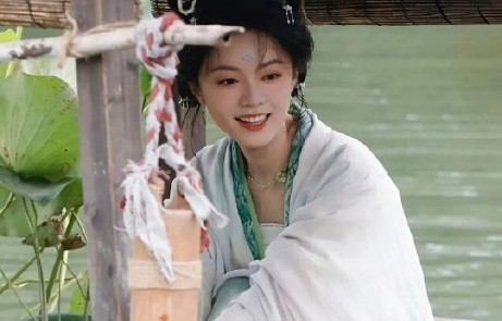 赵今麦楚听雨飞贼造型惊艳，温婉与侠气完美融合