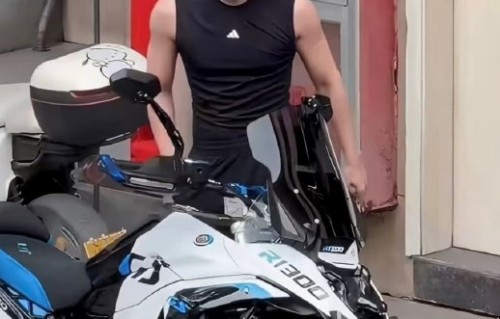 何与被私生跟拍时说了什么？
