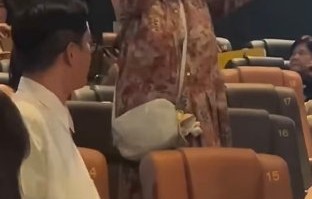 周星驰86岁母亲凌宝儿为何罕见公开露面？