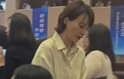 董卿消失四年背后：母亲患癌离世，丈夫成老赖，12岁儿子治愈了她