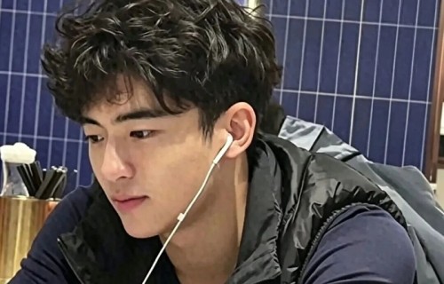 张柏芝15年独自带两子:Lucas一句\"别玩手机\",比任何遗产都珍贵