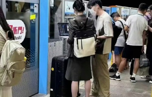 张雅琪已婚引争议：隐私与知情权如何平衡？