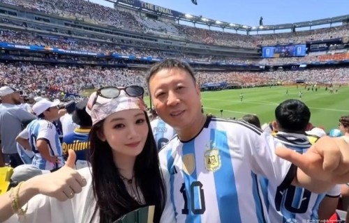 演员杨紫和父亲现场观看世界杯决赛：这下终于圆梦喽_懂球帝_懂不懂球都用懂球帝