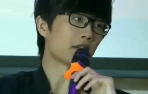 许嵩被曝跟冯禧在幸福坝领证，女方低调现身许嵩演唱会