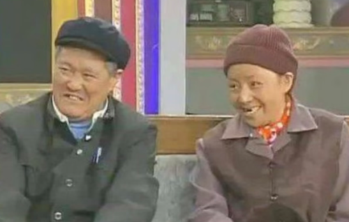 网友让请赵本山来直播卖货，球球回答太直接：想蹭流量但老爹不让