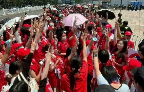 苏新皓演唱会红海刷屏：粉丝用灯海告白