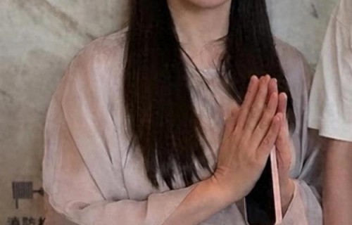 王祖贤59岁近况曝光:不婚不育，她活成了最自在的模样_星光幕后探秘社