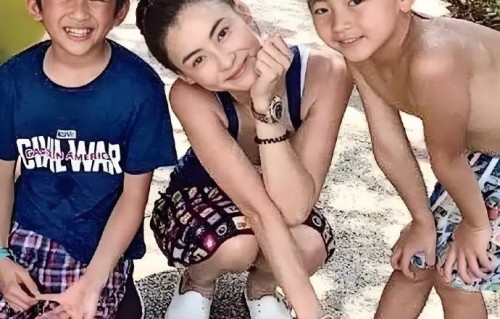 张柏芝三个儿子近照中，大儿子Lucas有哪些暖心举动？
