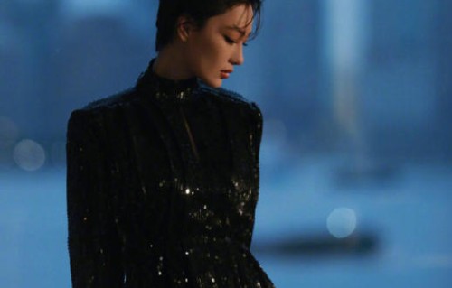 其他女星掀珠帘时为什么被吐槽像在扒门帘？
