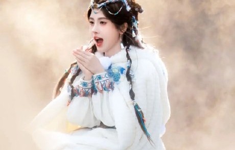 网友对鞠婧祎冷脸对代拍持什么看法？