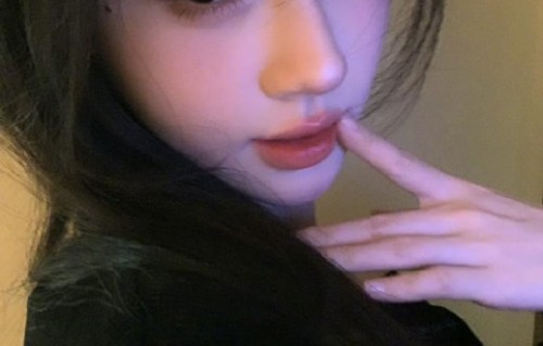 鞠婧祎戳嘴wink是什么时候走红的？