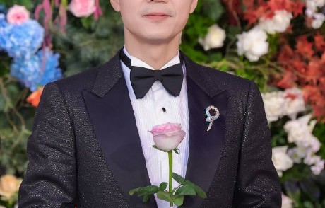 第37届大众电影百花奖的最佳导演是谁？