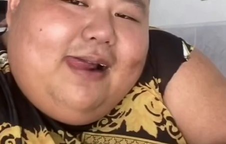 演员何与在挑战中表现如何？