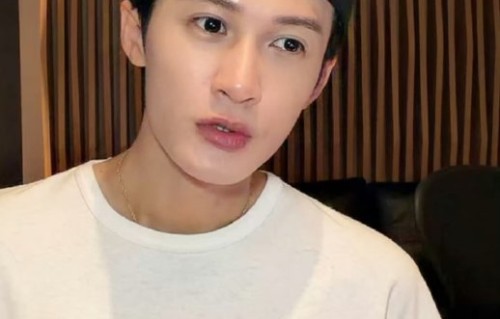 檀健次直播脖子现红痕，紧急澄清：是荨麻疹！