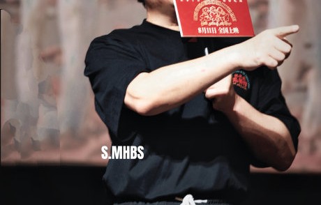 沈腾颠覆喜剧形象，《龙餐馆》点映口碑炸裂引冲奖热议