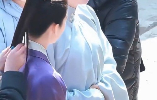 王楚然和刘令姿在戏外有哪些亲密互动？