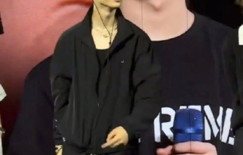 西村力为何未在演唱会上回应粉丝离世事件
