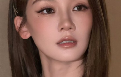 苗苗自剪短发，郑恺愣后宠溺喊话