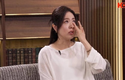 唐诗咏公开离巢TVB原因，称要留时间给家人，忆母亲骤逝泣不成声