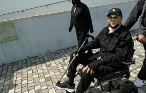 谢贤猝然离世，临终状态曝光，伴随他的三个疑问，也该解开